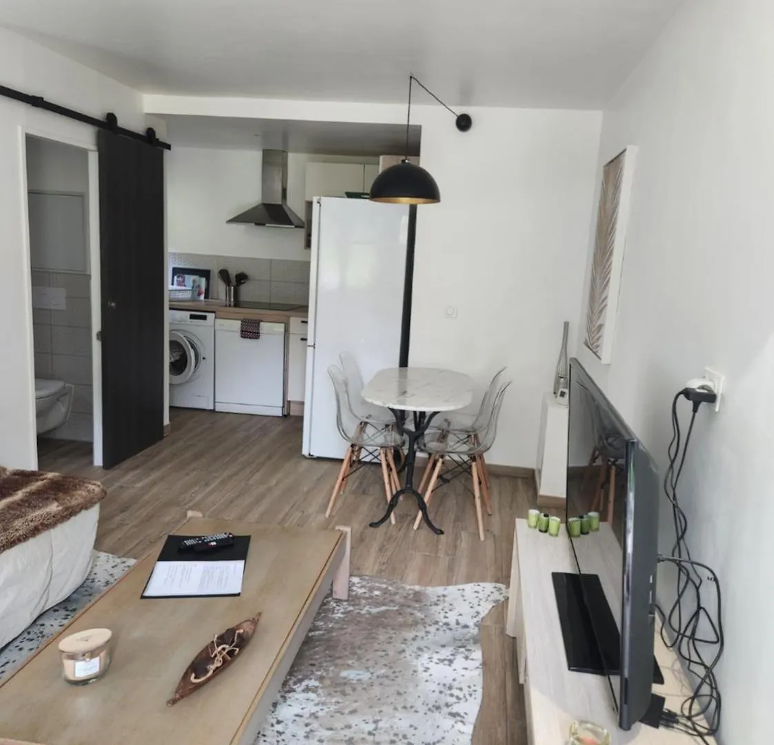 Agreable Appartement Renove Situe Dans Les Hauteurs De Brides France