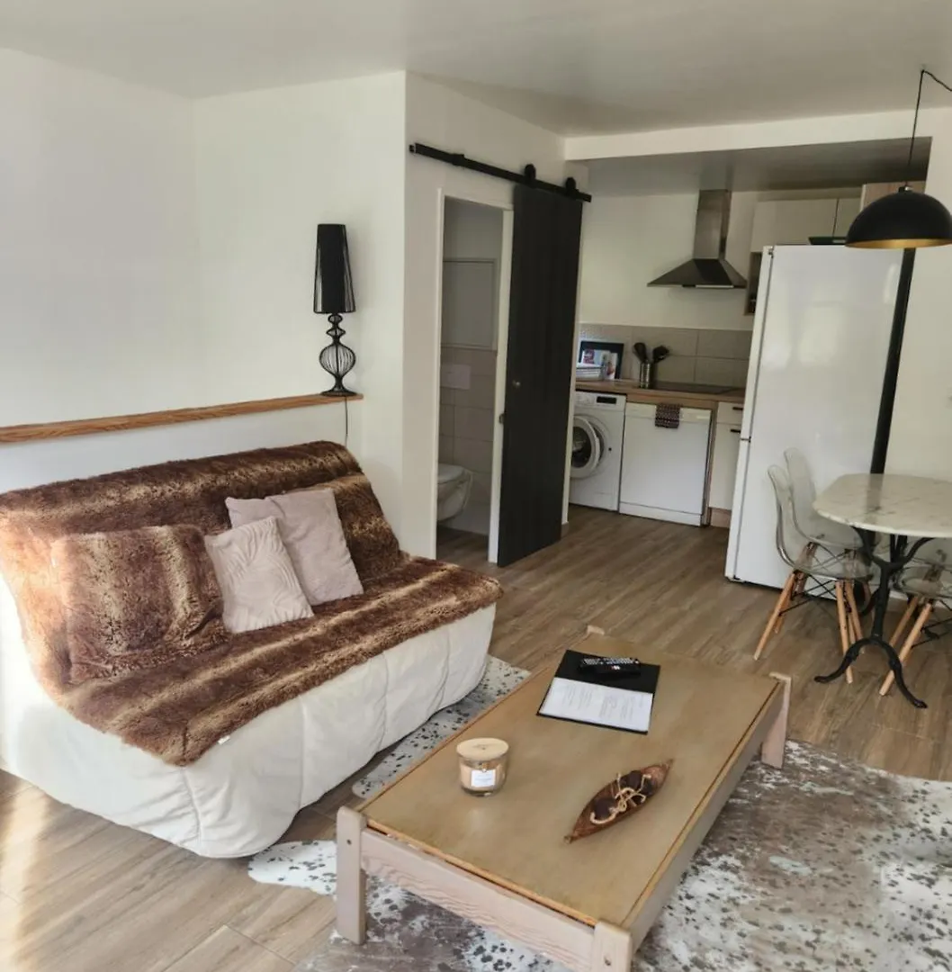 Agreable Appartement Renove Situe Dans Les Hauteurs De Brides